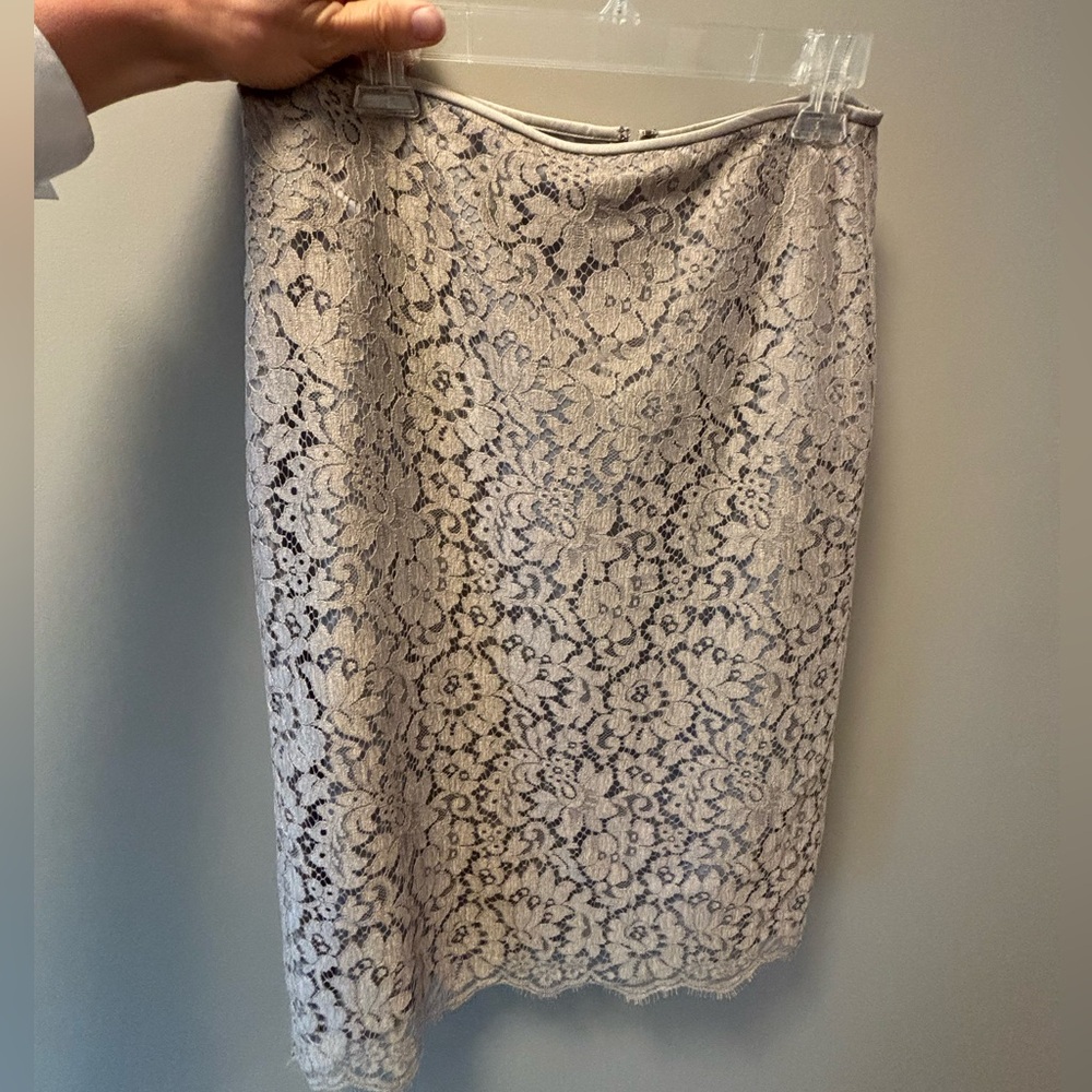 Chic Lace Pencil Skirt - Light Gray
